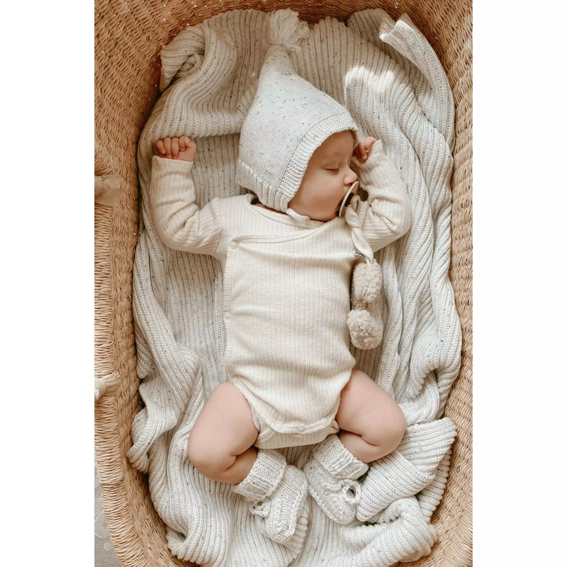 Bundl Booties & Bonnet Vanilla Speckles